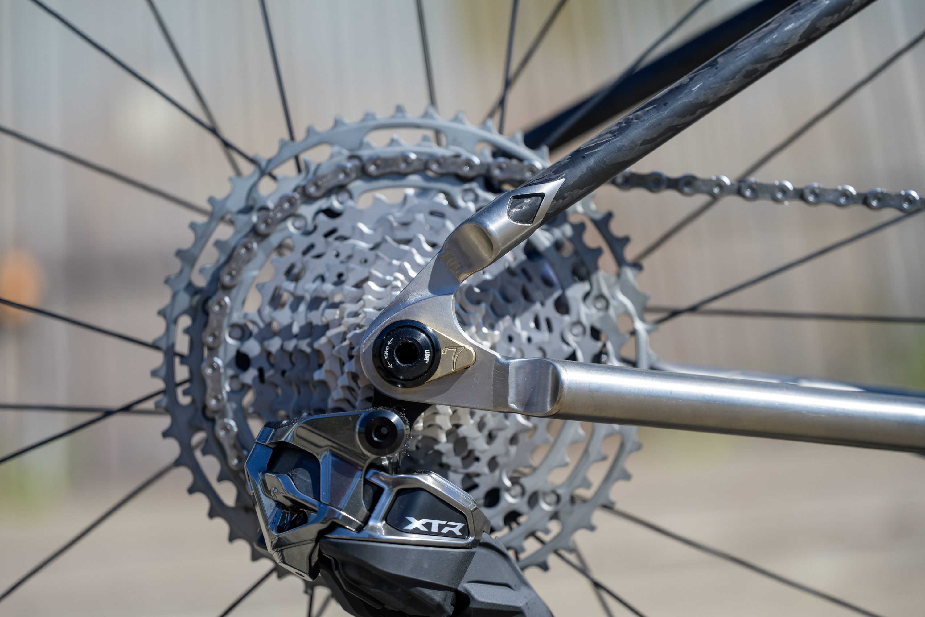 Seven Evergreen PRO carbon with king jade parts full bike side