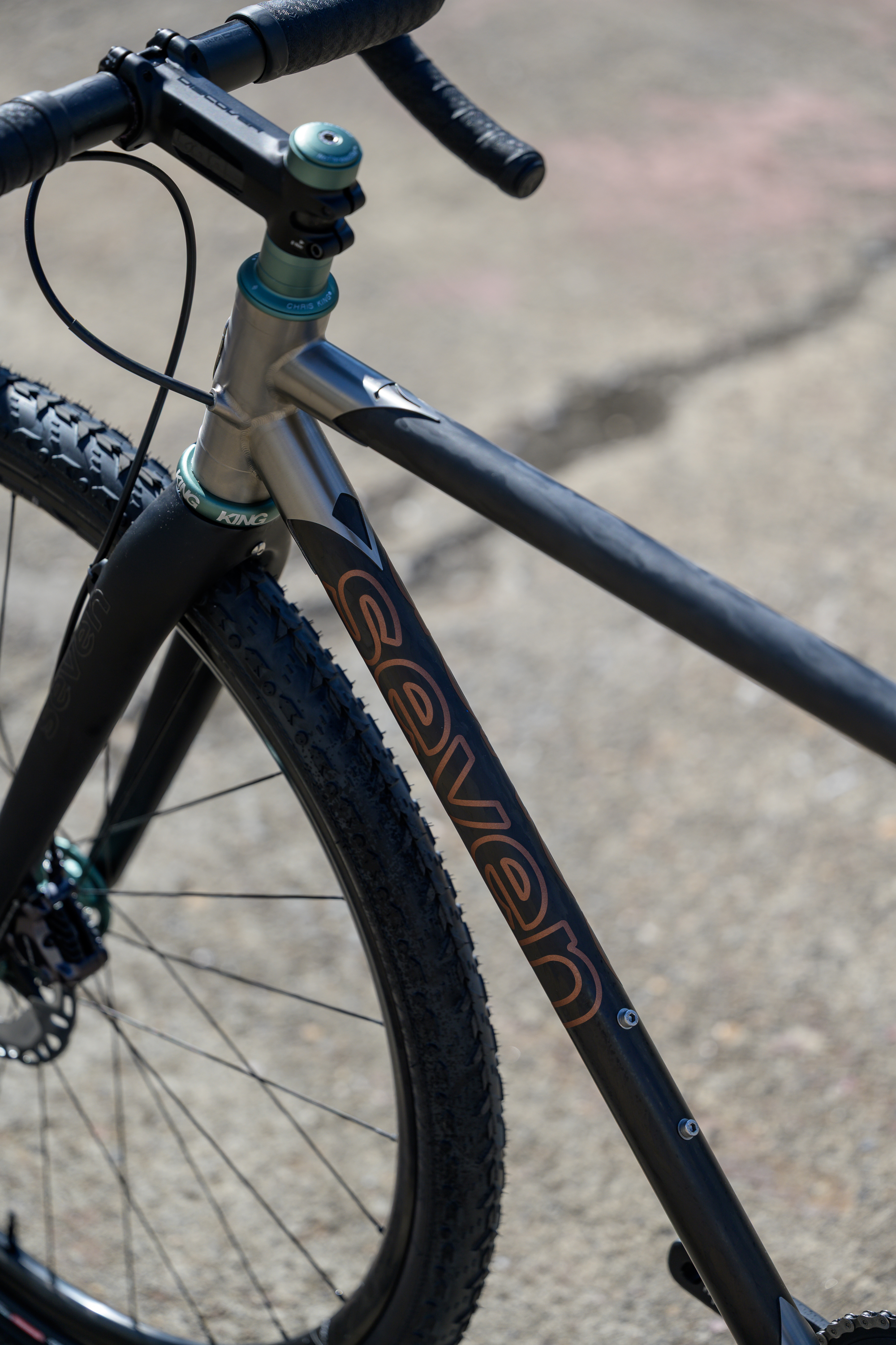 Seven Evergreen PRO carbon with king jade parts full bike side