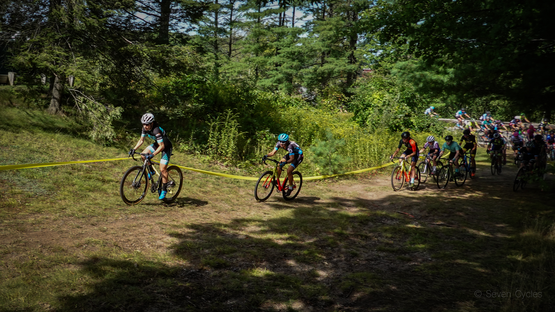 cyclocross-start-hole-shot