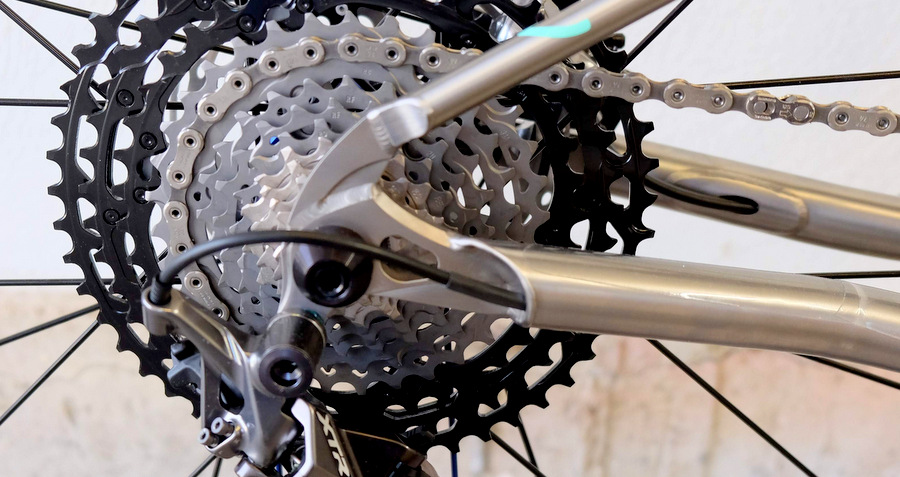 hightail fastback dropouts internal shifter housing